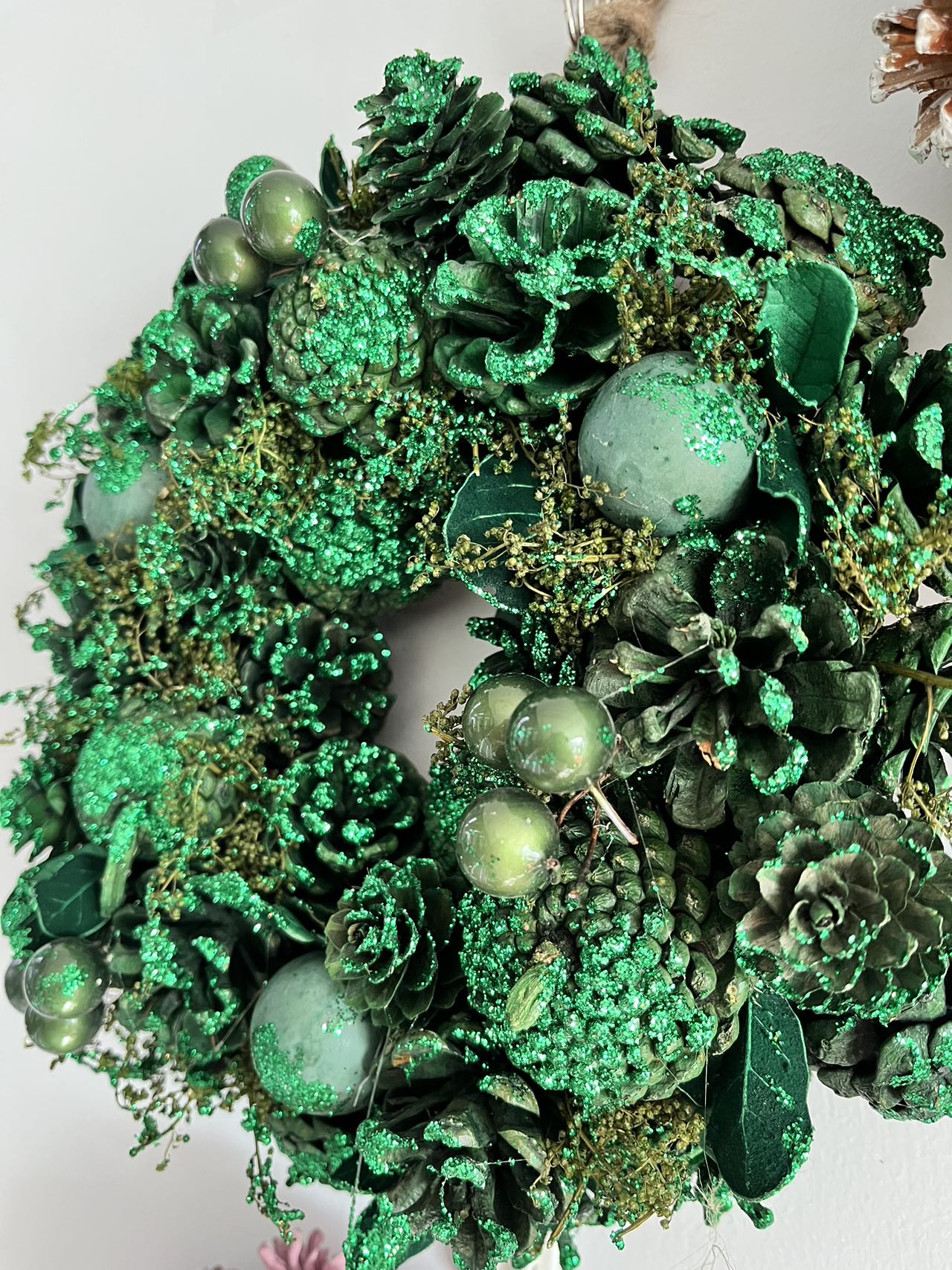 Pure Green Christmas Wreath, Green, Crestwood Spruce, White Lights, Decorated with Pine Cones, Berry Clusters, Frosted Branches, Christmas Collection