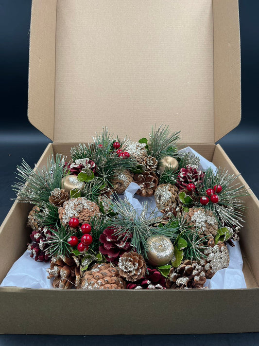 Gold Apple Christmas Wreath, Green, Crestwood Spruce, White Lights, Decorated with Pine Cones, Berry Clusters, Frosted Branches, Christmas Collection