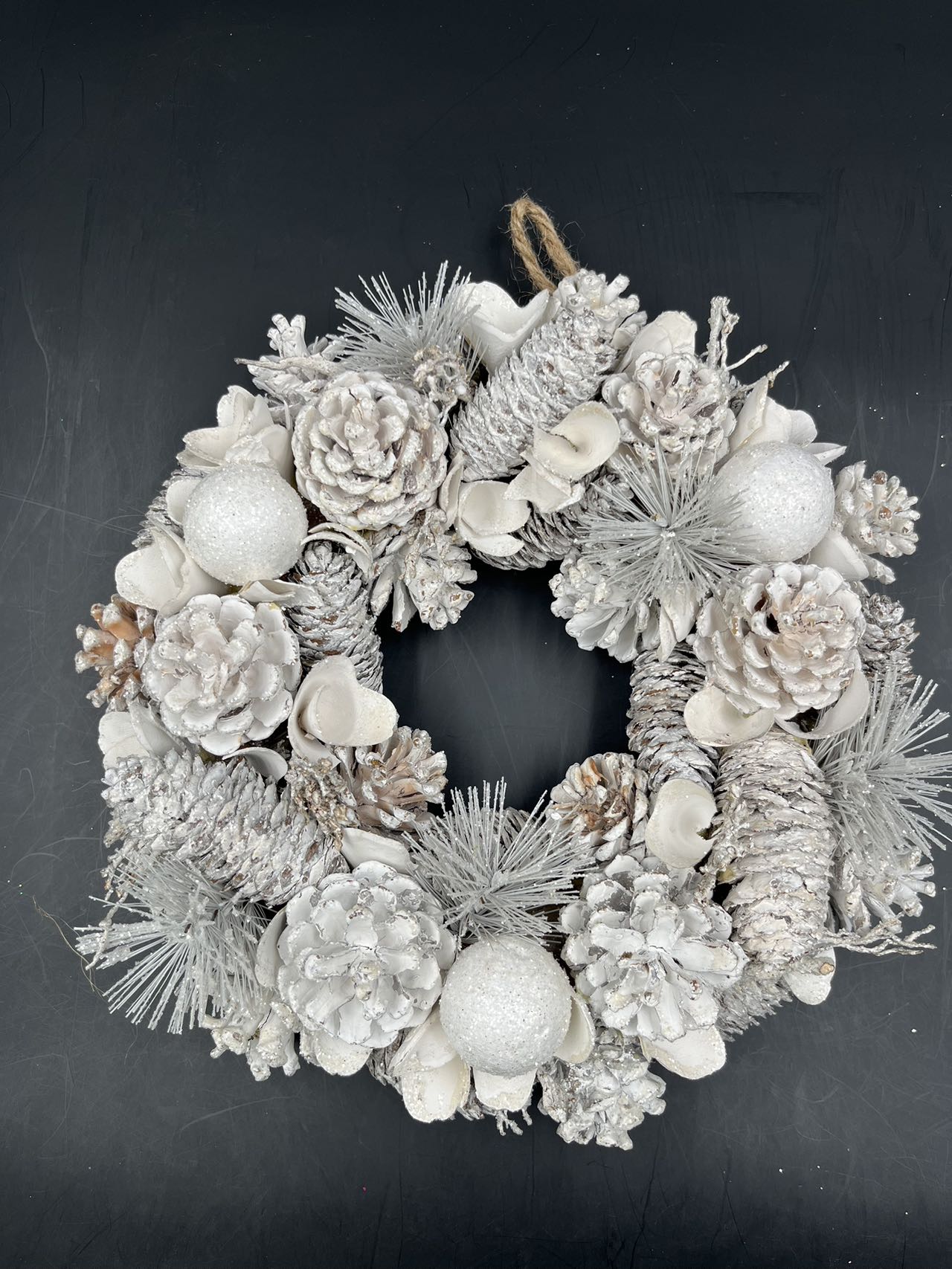 White Christmas Wreath, Green, Crestwood Spruce, White Lights, Decorated with Pine Cones, Berry Clusters, Frosted Branches, Christmas Collection
