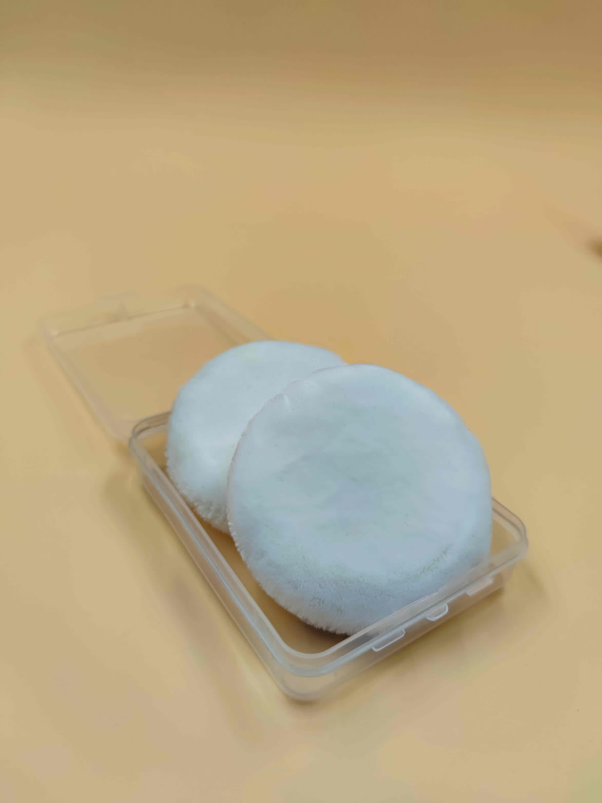 High quality fluffy puff. Velvet flocking setting puff. Honey powder loose powder puff