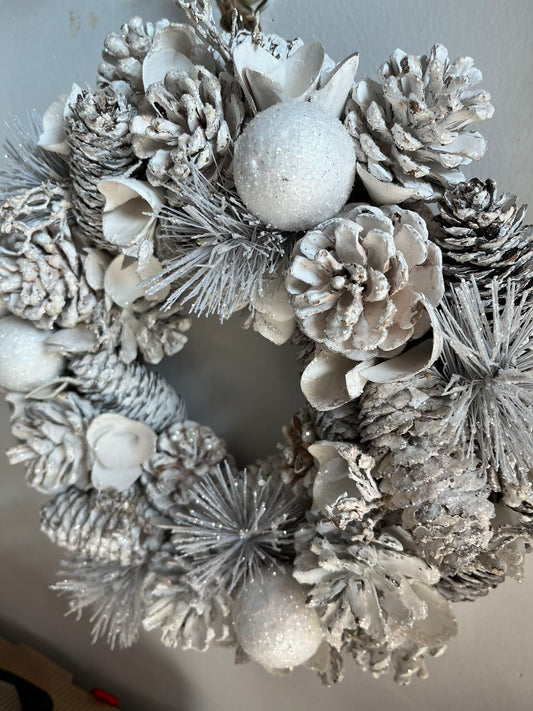 White Christmas Wreath, Green, Crestwood Spruce, White Lights, Decorated with Pine Cones, Berry Clusters, Frosted Branches, Christmas Collection