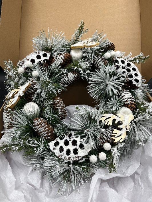 Lotus Root Christmas Wreath, Green, Crestwood Spruce, White Lights, Decorated with Pine Cones, Berry Clusters, Frosted Branches, Christmas Collection